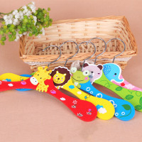 木質(zhì)衣掛 從衣物收納到萌寵趣物的創(chuàng)意轉(zhuǎn)變